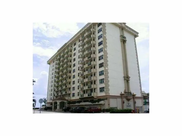1-bedroom rental at 9195 COLLINS Avenue #709, Surfside