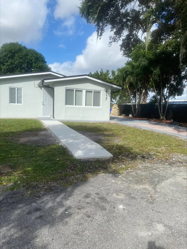 3-bedroom rental at 2717 SW 9TH Street #A, Fort Lauderdale