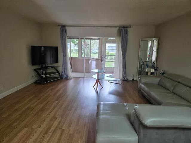 2-bedroom rental at 103 Oxford 400, West Palm Beach
