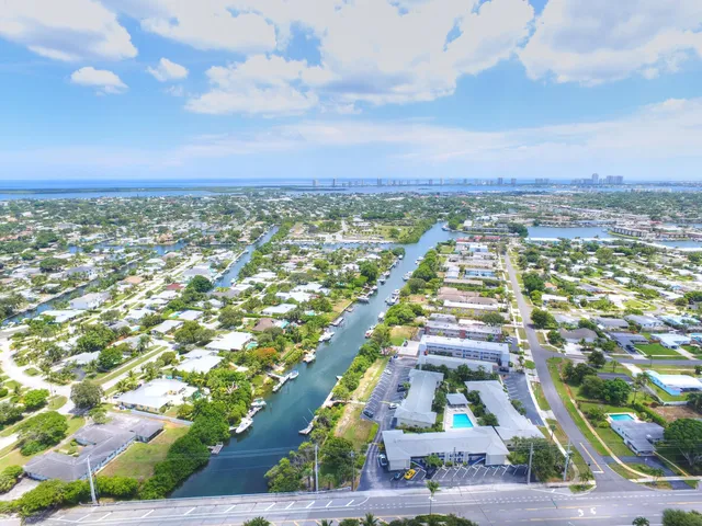 2-bedroom rental at 510 Prosperity Farms Road #7B, North Palm Beach