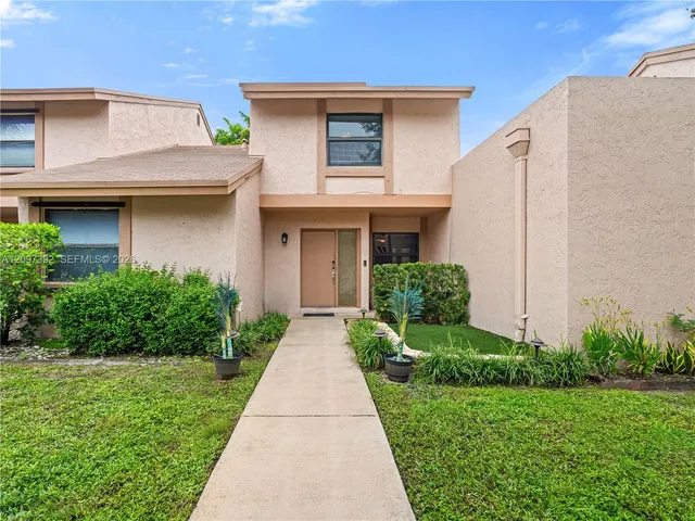3-bedroom home at 16 Chestnut Circle, Cooper City