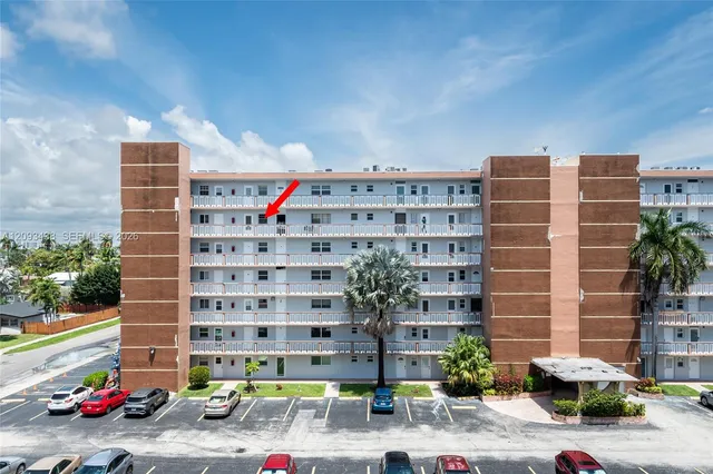2-bedroom home at 610 NE 12th Avenue #602, Hallandale Beach