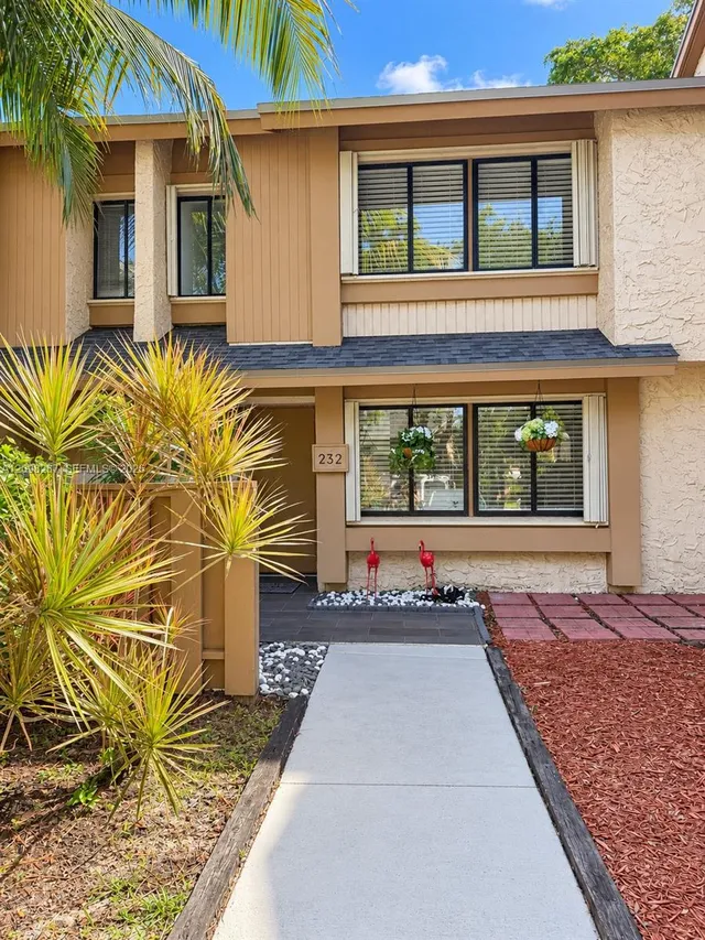 3-bedroom rental at 232 Wimbledon Lake Drive #232, Plantation