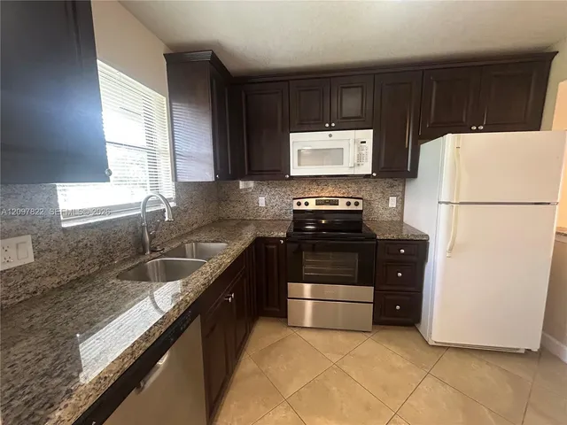 2-bedroom rental at 21915 Lake Forest Circle #202, Boca Raton