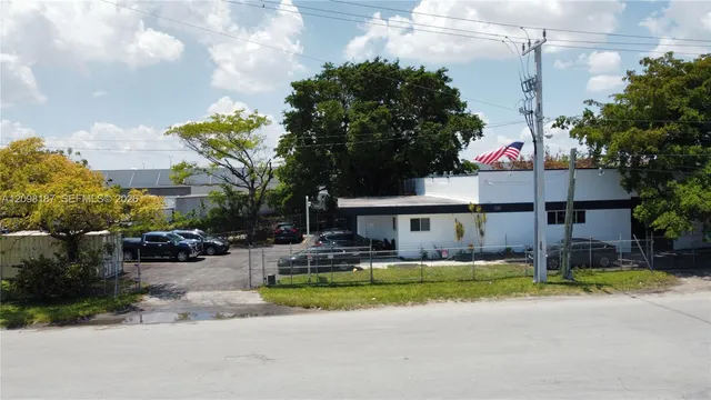 Commercial at 6500 NW 35th Avenue, Miami
