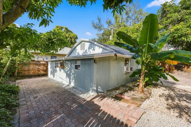 2-bedroom home at 618 S PINE Street #B, Lake Worth Beach