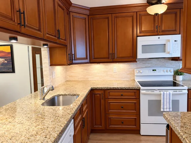 2-bedroom home at 1427 E Hillsboro Boulevard #Apt 528, Deerfield Beach