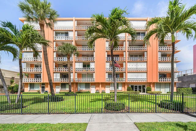 1-bedroom rental at 15 S GOLFVIEW Road #206, Lake Worth Beach