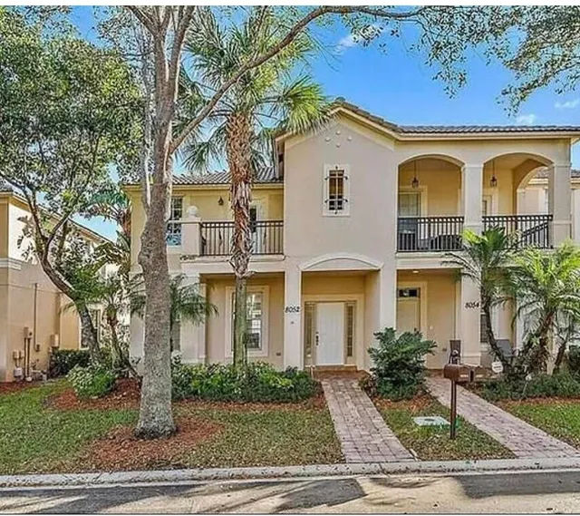 3-bedroom rental at 8052 MURANO Circle, Palm Beach Gardens
