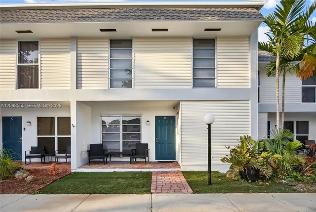 4-bedroom home at 3331 Farragut Street #8D, Hollywood