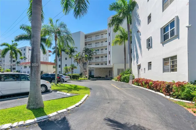 2-bedroom rental at 3181 S Ocean Drive #108, Hallandale Beach
