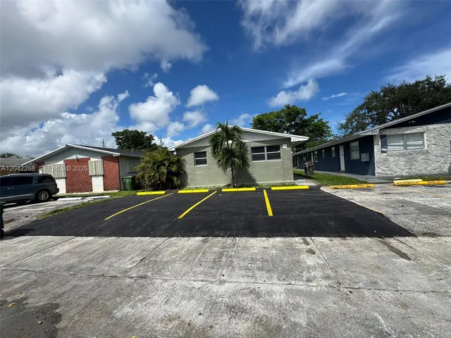 2-bedroom rental at 844 SW 10th Street #3, Hallandale Beach