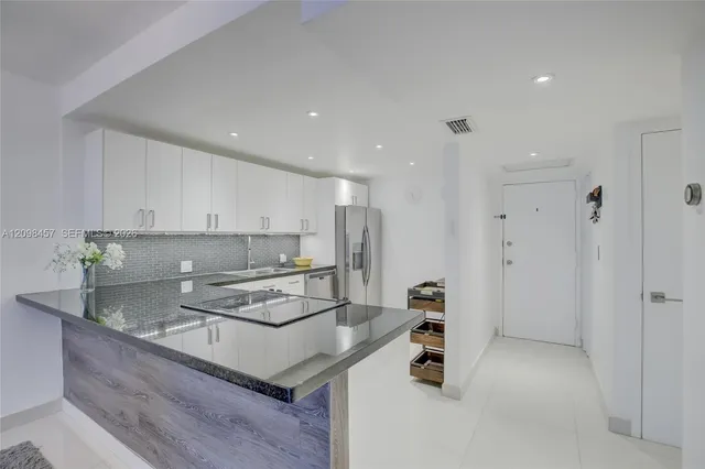 1-bedroom rental at 3375 N Country Club Drive #103, Aventura
