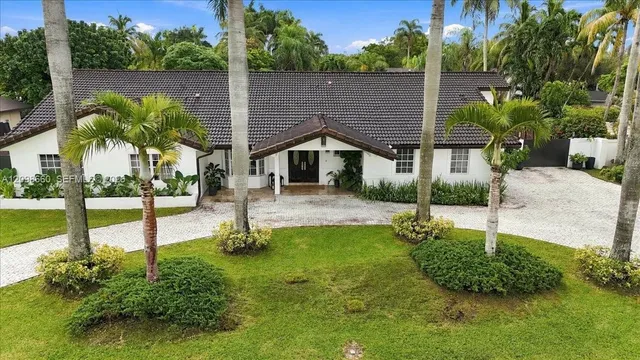 4-bedroom rental at 11865 SW 112th Ave Circle #0, Miami