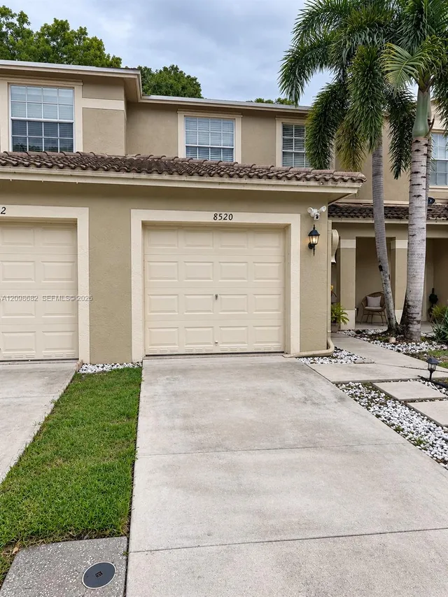3-bedroom rental at 8520 E Southgate Shores Circle #8520, Tamarac