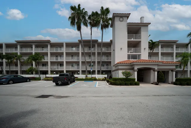 2-bedroom home at 6149 Pointe Regal Circle #403, Delray Beach
