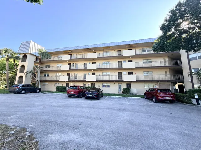 3-bedroom home at 6260 S Falls Cir Drive #201, Lauderhill