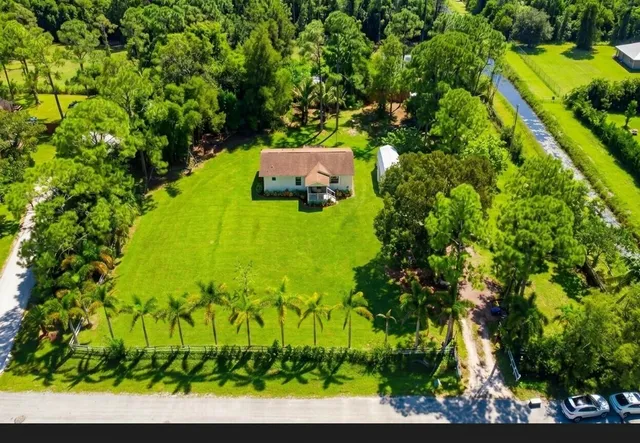 2-bedroom home at 16140 Preakness Drive E, Loxahatchee