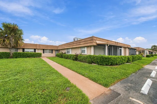 1-bedroom home at 334 Seville N, Delray Beach