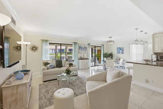 3-bedroom home at 10223 N CIRCLE LAKE Drive #102, Boynton Beach
