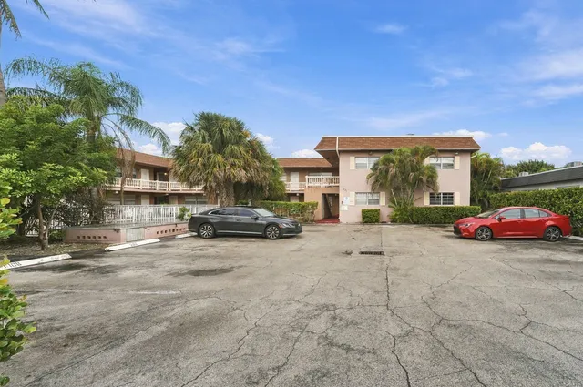 2-bedroom rental at 241 SE 9TH Avenue #101, Pompano Beach