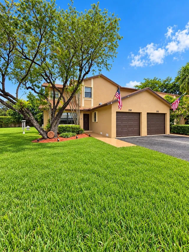 3-bedroom rental at 250 LAKESIDE Circle, Sunrise