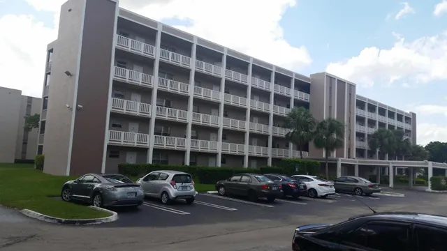 1-bedroom rental at 8720 Shadow Wood Boulevard #105, Coral Springs