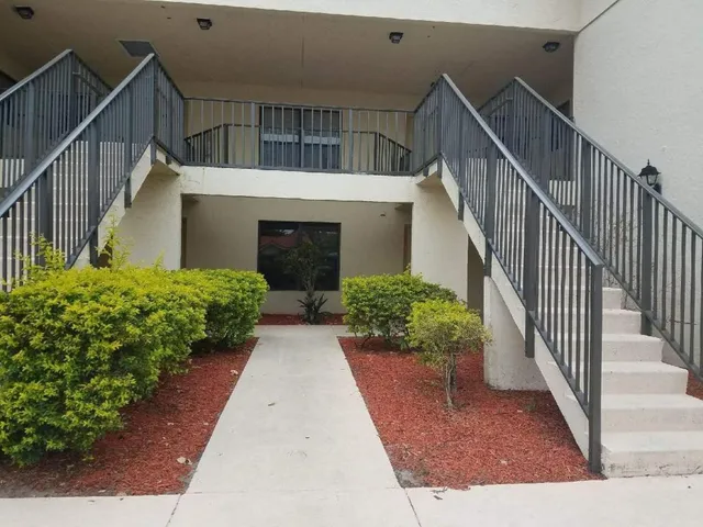 3-bedroom rental at 1501 WINDORAH Way #C, West Palm Beach