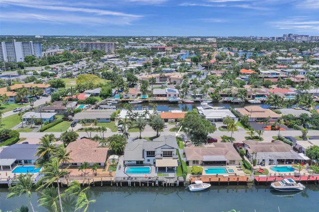 6-bedroom rental at 2256 SE 10TH Street, Pompano Beach