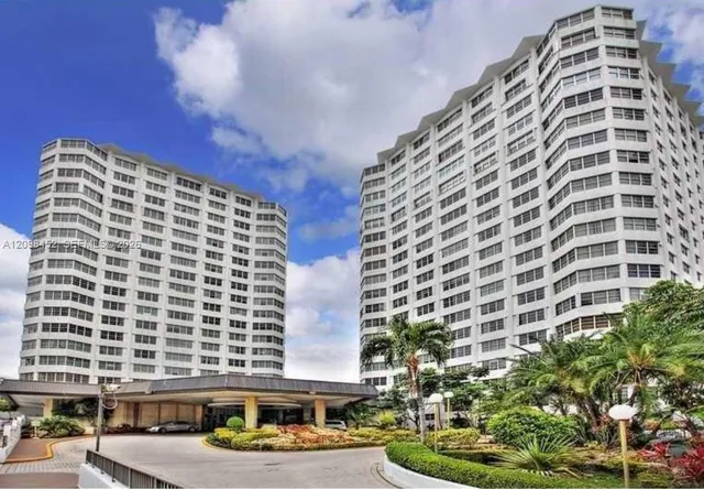 2-bedroom home at 999 Brickell Bay Drive #1807, Miami