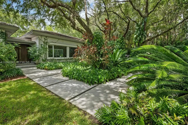 6-bedroom home at 6080 SW 102nd Street, Pinecrest