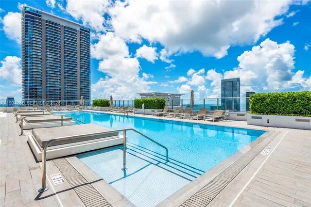 1-bedroom home at 1010 Brickell Avenue #1706, Miami