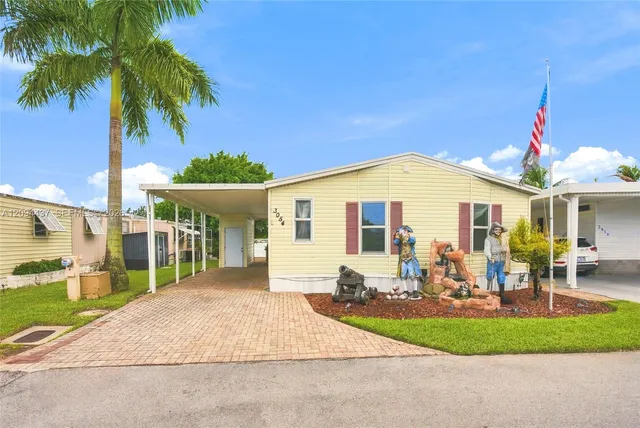3-bedroom home at 3054 Lakeshore Drive, Dania Beach