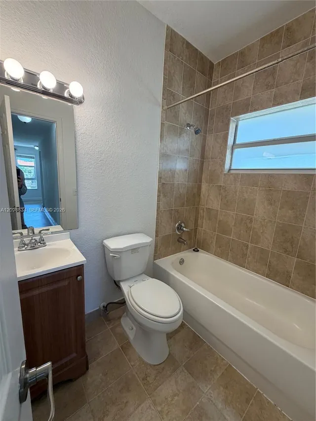 3-bedroom rental at 11 Antilla Avenue #B, Coral Gables