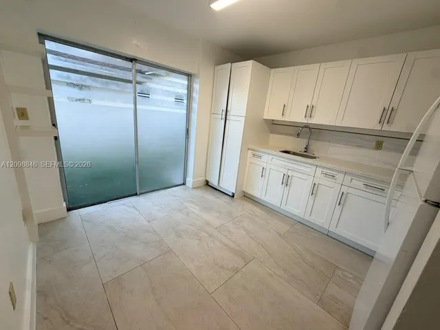 2-bedroom rental at 11320 Peachtree Drive #11320, Miami