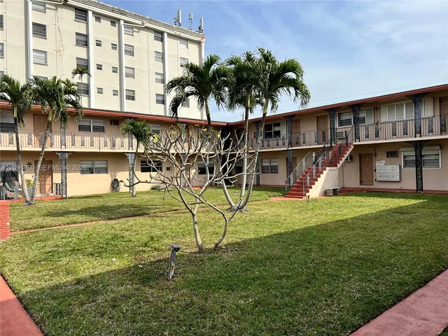 1-bedroom rental at 5300 Hollywood Boulevard #10, Hollywood