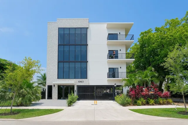 1-bedroom rental at 1950 Fletcher Street #401, Hollywood
