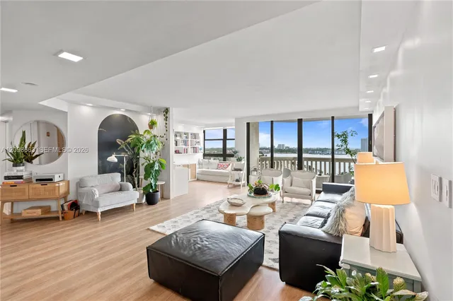 3-bedroom rental at 1000 E Island Boulevard #1402, Aventura