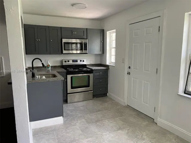 5-bedroom rental at 802 S 24th Avenue #1, Hollywood