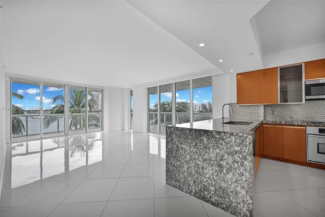 2-bedroom rental at 10 Venetian Way #404, Miami Beach
