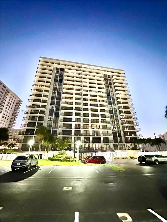 2-bedroom rental at 3031 N Ocean Boulevard #404, Fort Lauderdale