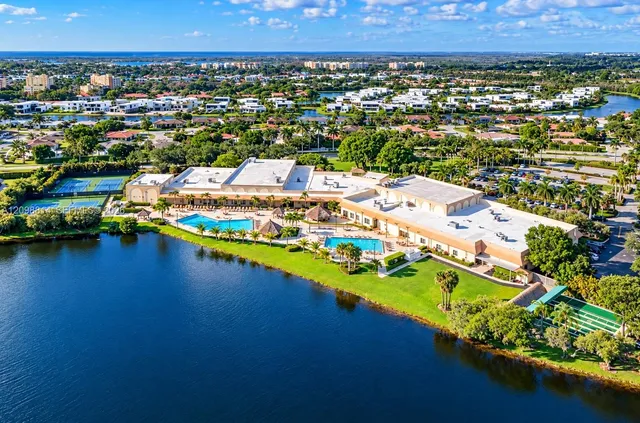 2-bedroom rental at 341 Lakeview Drive #104, Weston
