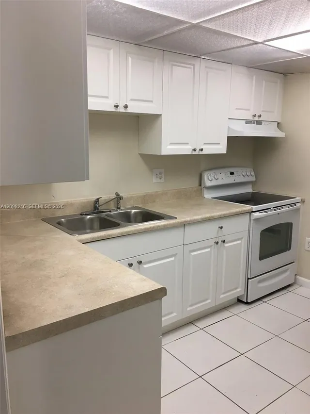 2-bedroom rental at 4170 Inverrary Drive #111, Lauderhill