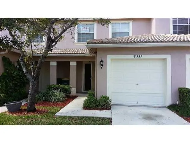 3-bedroom home at 8537 W SOUTHGATE SHORES Circle E, Tamarac