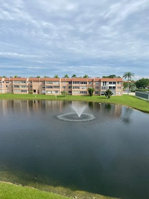 2-bedroom home at 9620 SUNRISE LAKES Boulevard #304, Sunrise