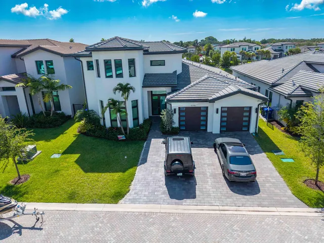 5-bedroom home at 5746 Ashwood Circle W, Hollywood