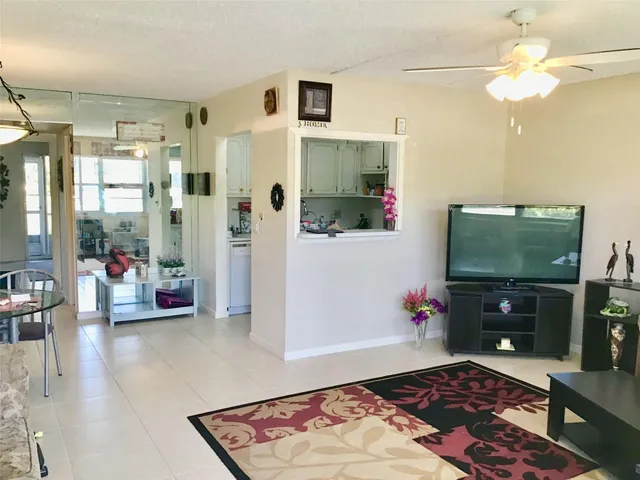 1-bedroom home at 7 Oakridge B #7, Deerfield Beach