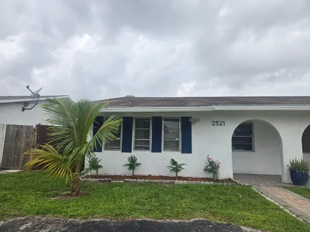 2-bedroom rental at 2521 SW 58th Manor #B, Fort Lauderdale