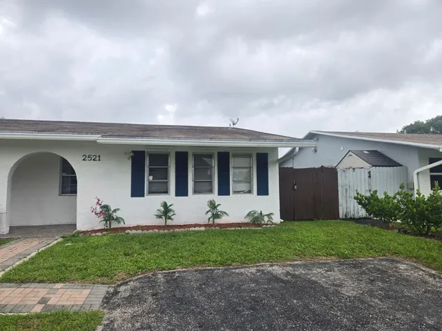3-bedroom rental at 2521 SW 58th Manor, Fort Lauderdale
