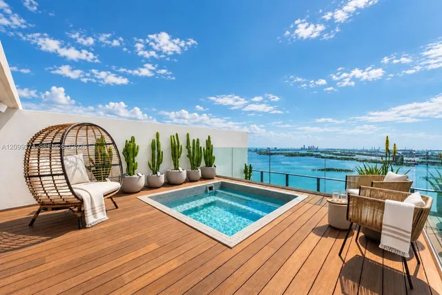 3-bedroom rental at 650 NE 32nd Street #UPH5302, Miami